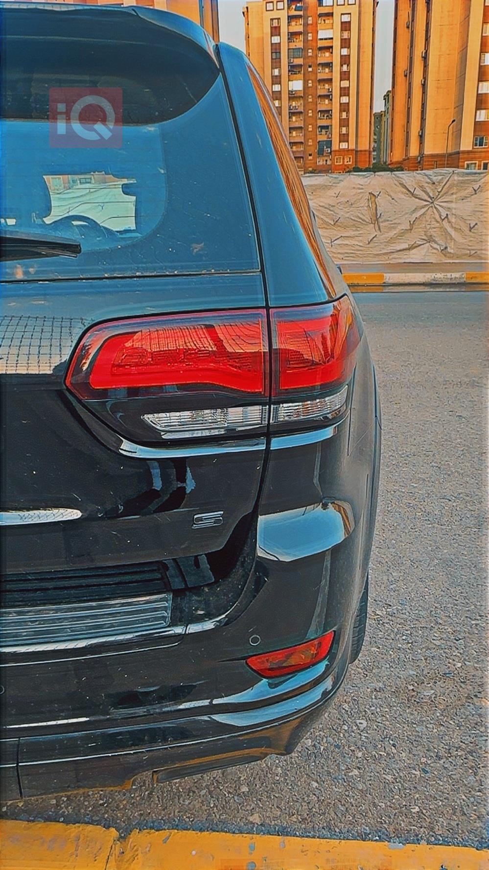 جیپ گراند شیرۆکی